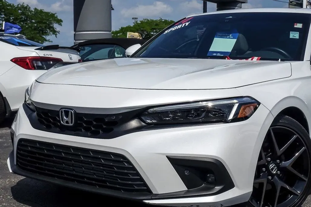 2024 Honda Civic Hatchback Sport Touring photo 1