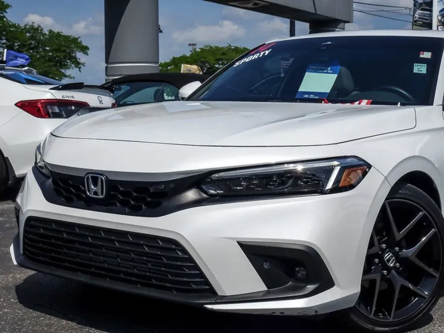 2024 Honda Civic Hatchback Sport Touring photo 1