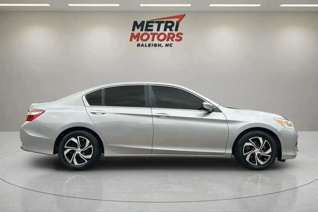 2017 Honda Accord LX photo 1