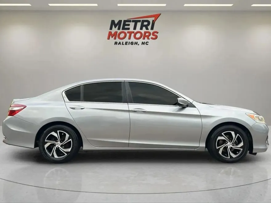 2017 Honda Accord LX photo 1
