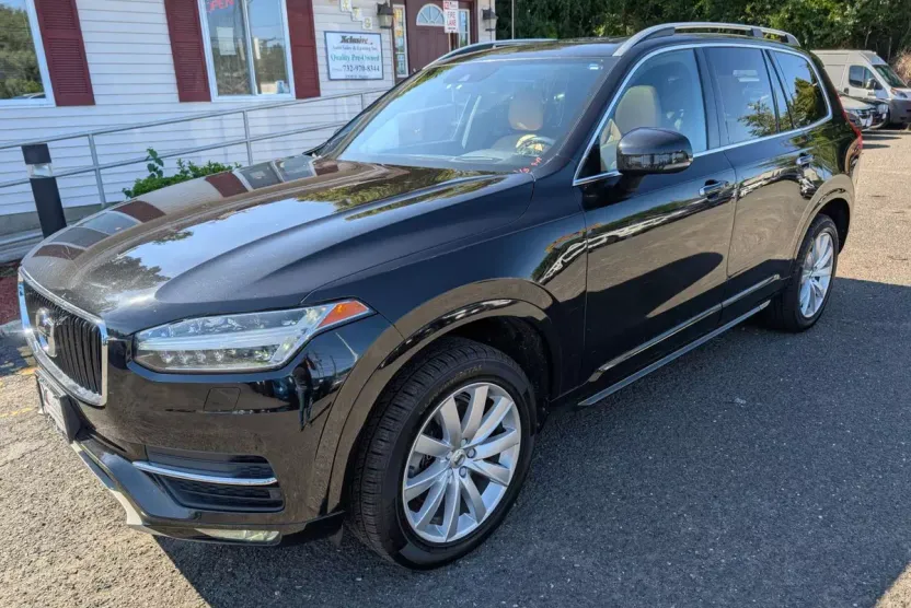 2018 Volvo XC90 T6 Momentum Sport photo 1