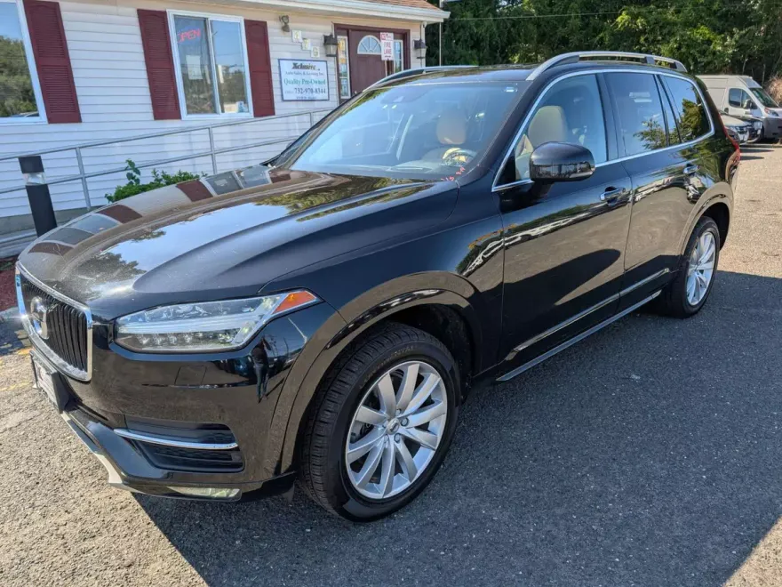 2018 Volvo XC90 T6 Momentum Sport photo 1