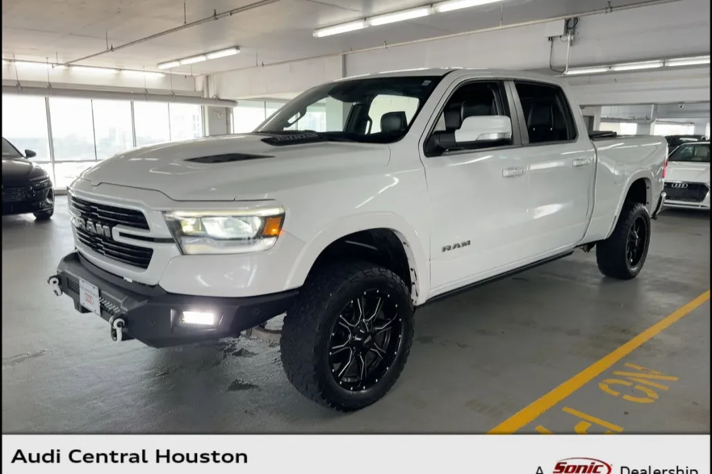 2019 Ram 1500 Laramie photo 1