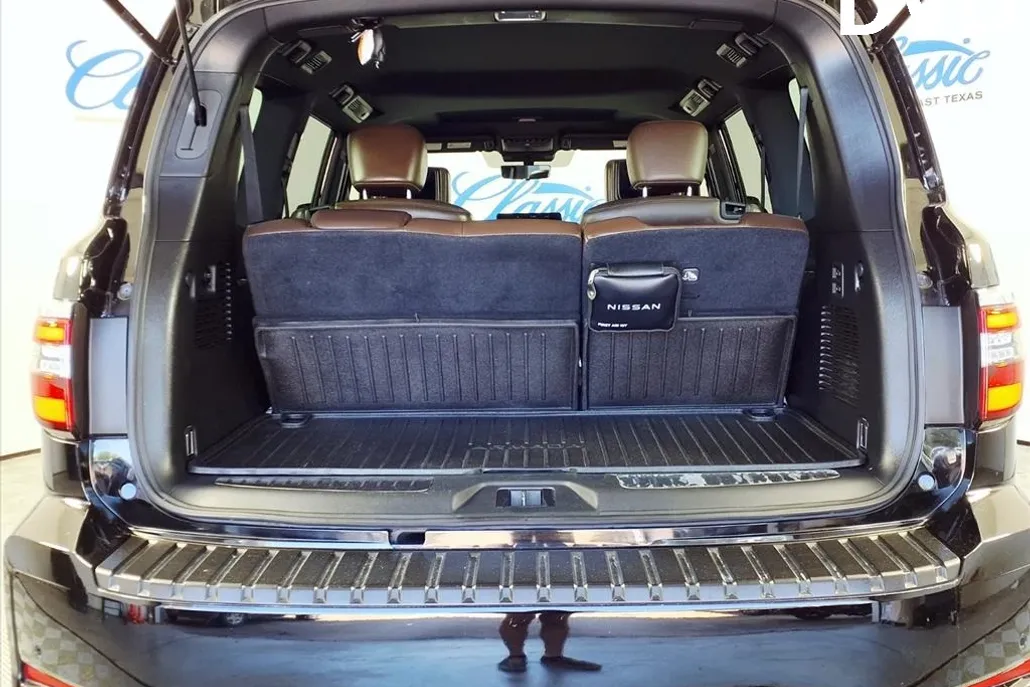 2023 Nissan Armada Platinum photo 1