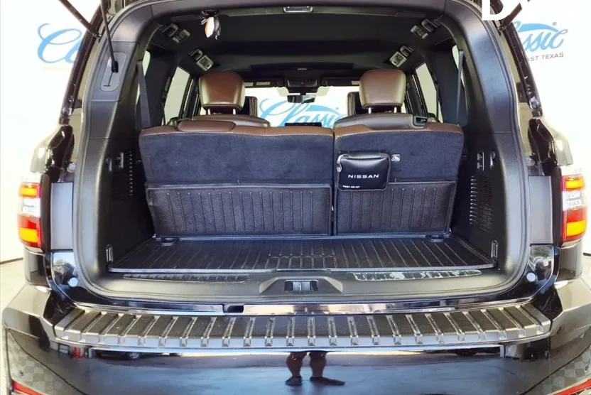 2023 Nissan Armada Platinum photo 1