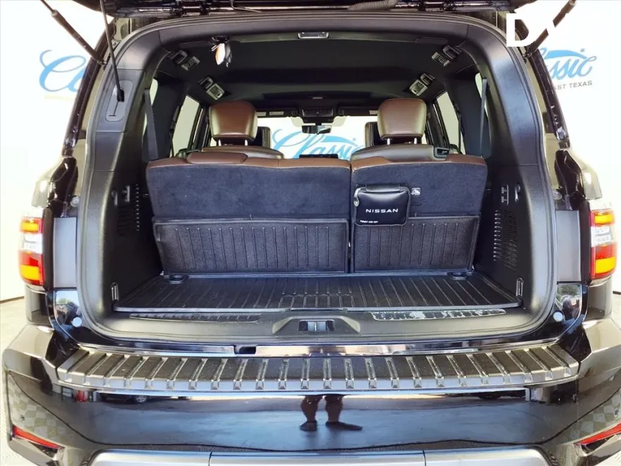 2023 Nissan Armada Platinum photo 1
