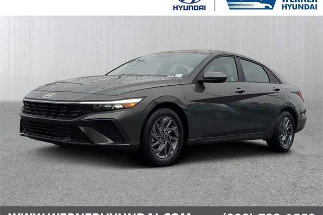 2025 Hyundai Elantra SEL Sport photo 1