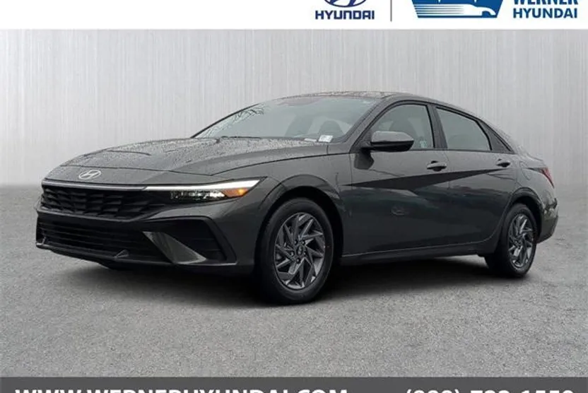 2025 Hyundai Elantra SEL Sport photo 1