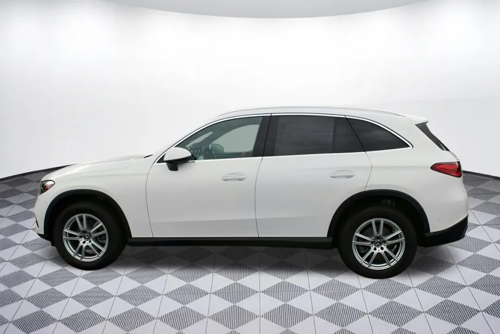 2025 Mercedes Benz GLC 300 photo 1