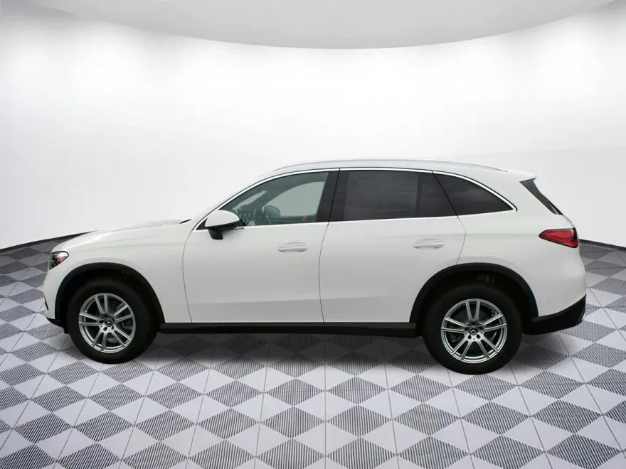 2025 Mercedes Benz GLC 300 photo 1