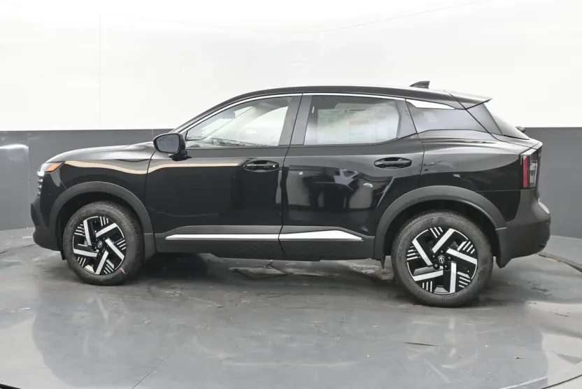 2025 Nissan Kicks SV photo 1