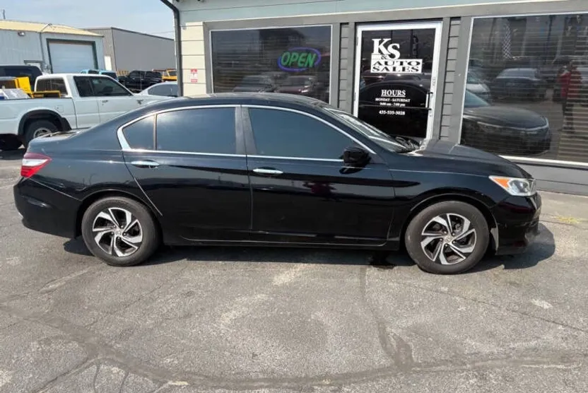 2017 Honda Accord LX photo 1