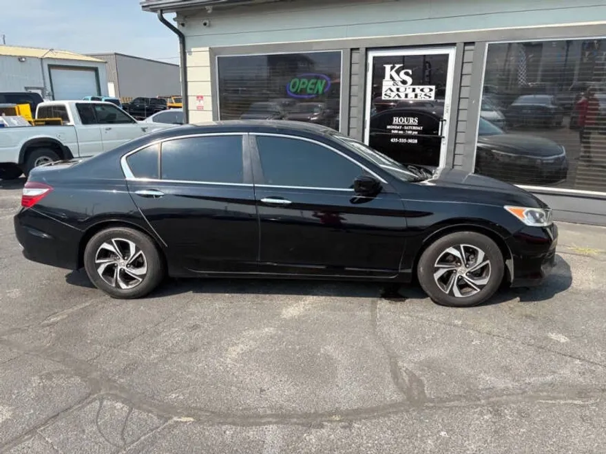 2017 Honda Accord LX photo 1