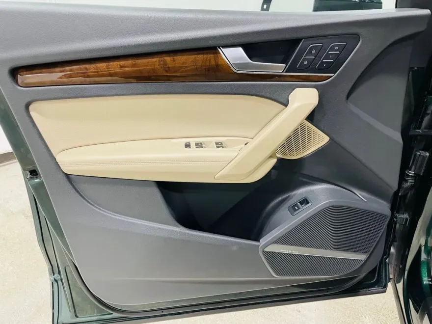 2020 Audi Q5 Premium Plus 45 TFSI S line photo 24