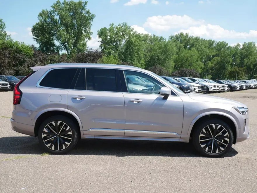 2026 Volvo XC90 B5 Plus AWD photo 1