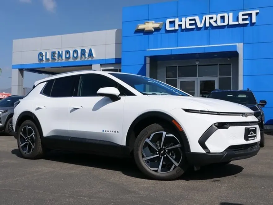 2026 Chevrolet Equinox LT photo 1