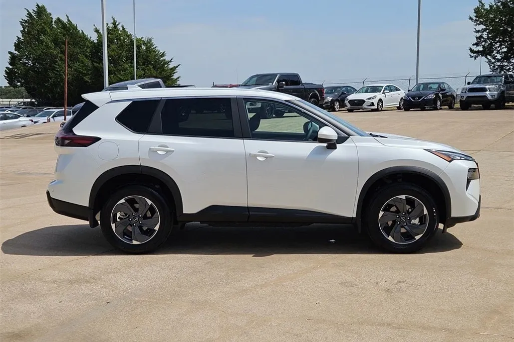 2026 Nissan Rogue SV photo 1