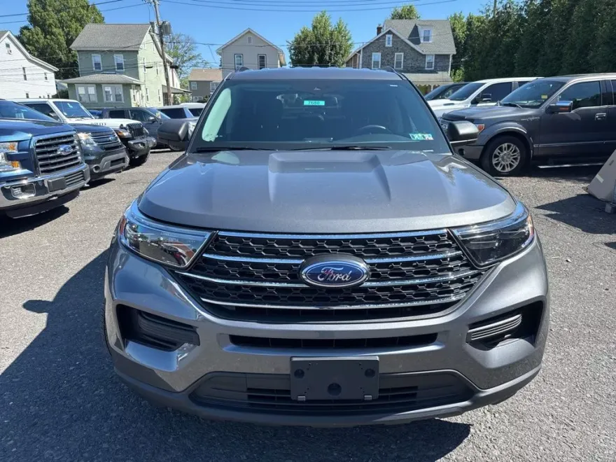 2022 Ford Explorer XLT photo 1