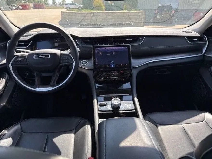 2023 Jeep Grand Cherokee Limited photo 1