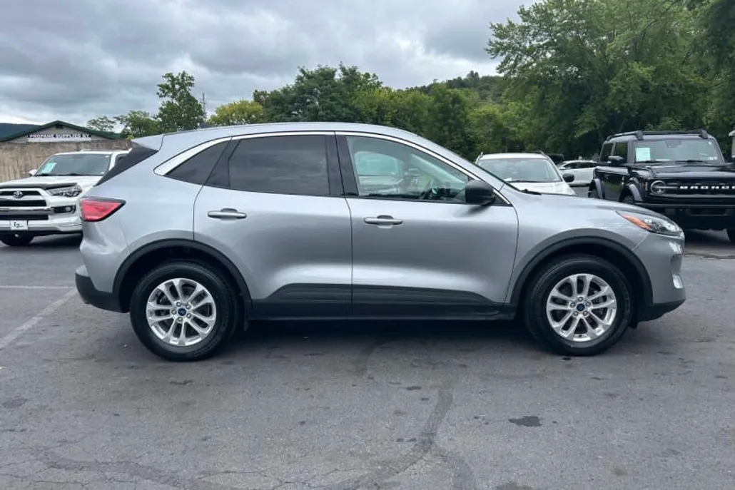 2022 Ford Escape SE photo 1