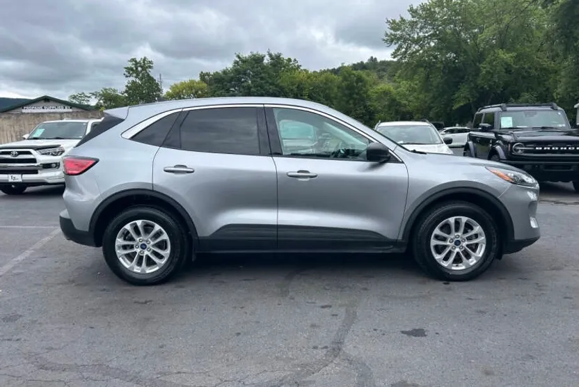 2022 Ford Escape SE photo 1