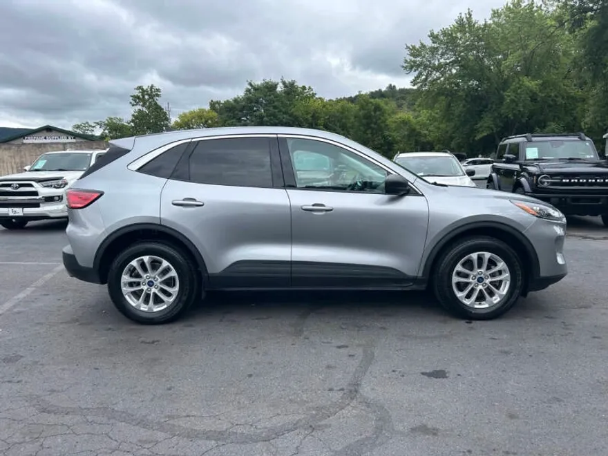 2022 Ford Escape SE photo 1