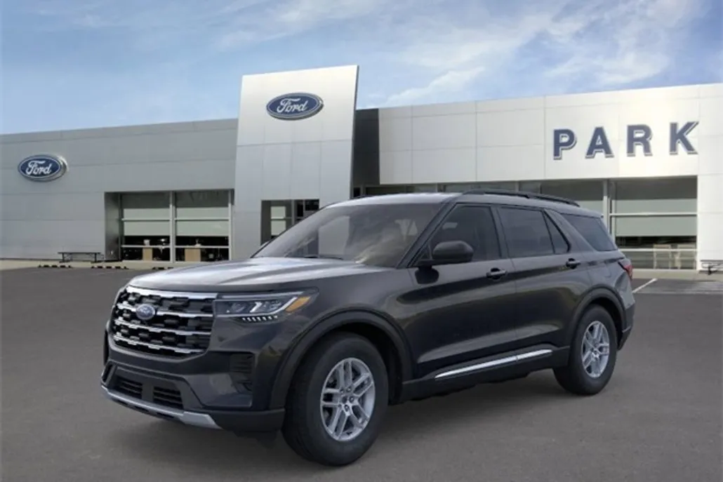 2025 Ford Explorer photo 1