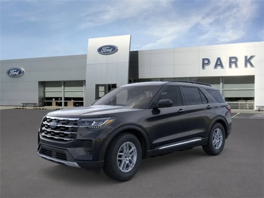 2025 Ford Explorer photo 1
