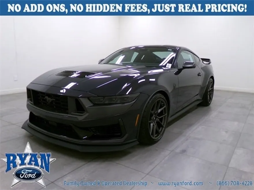 2025 Ford Mustang Dark Horse photo 1