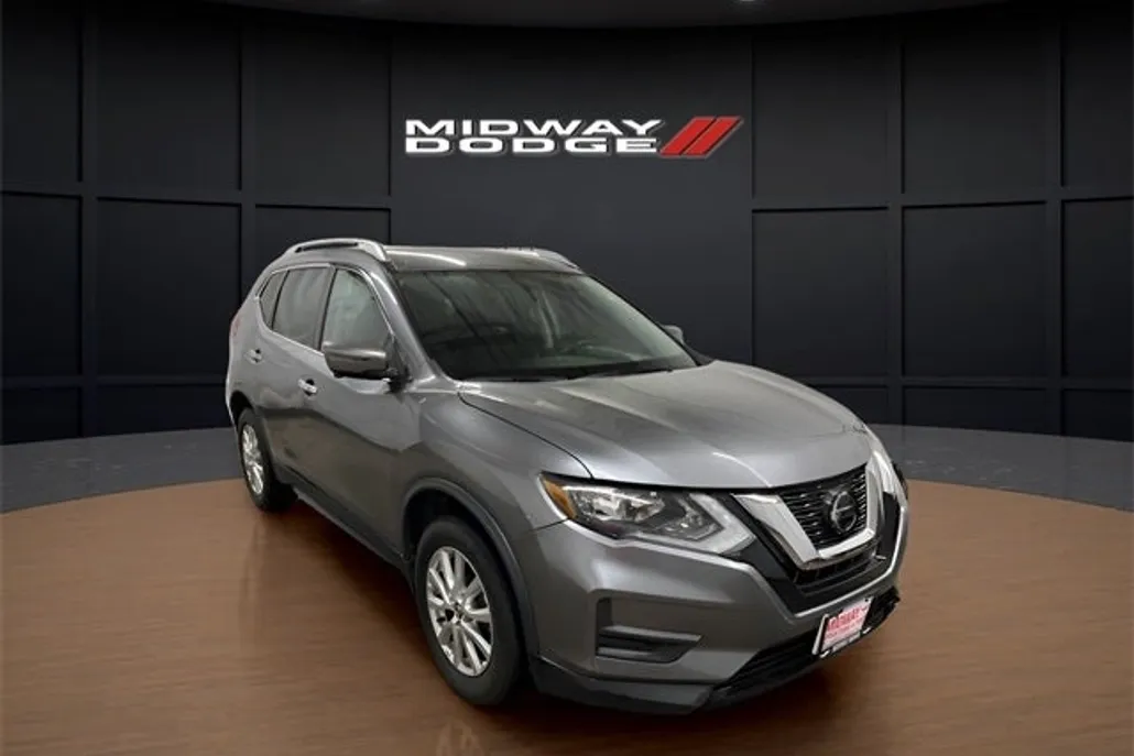 2018 Nissan Rogue SV photo 1