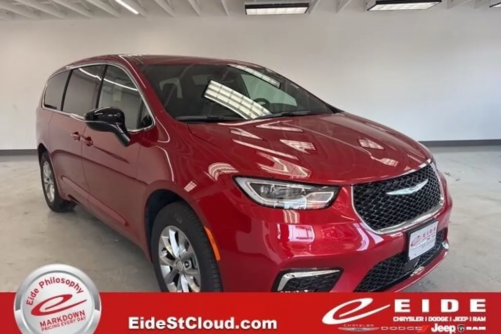 2026 Chrysler Pacifica photo 1