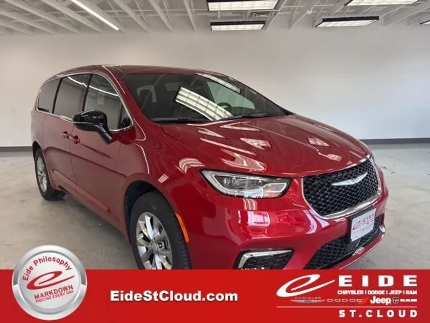 2026 Chrysler Pacifica photo 1