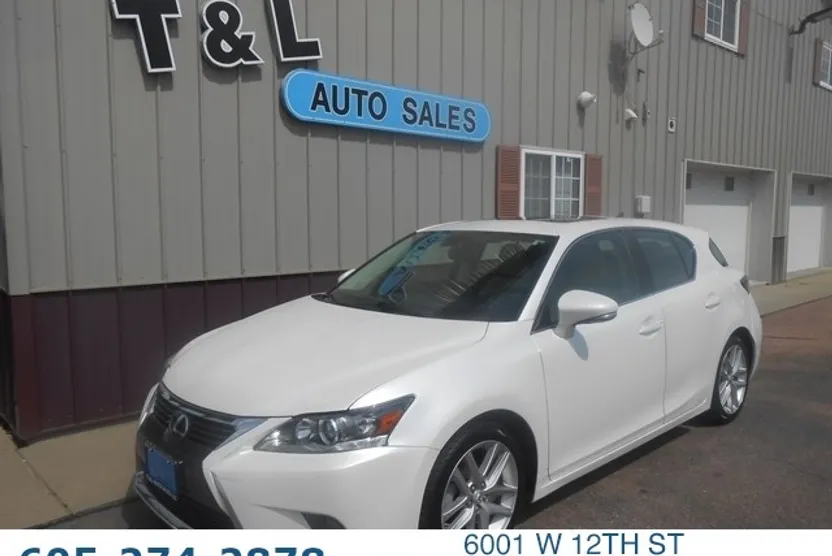 2017 Lexus CT 200h photo 1