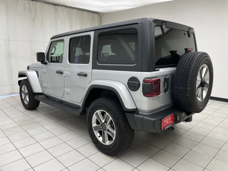 2022 Jeep Wrangler Unlimited Sahara photo 1