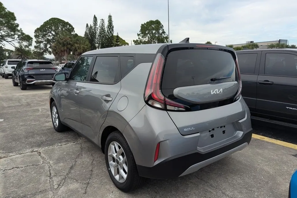 2025 Kia Soul LX S photo 1