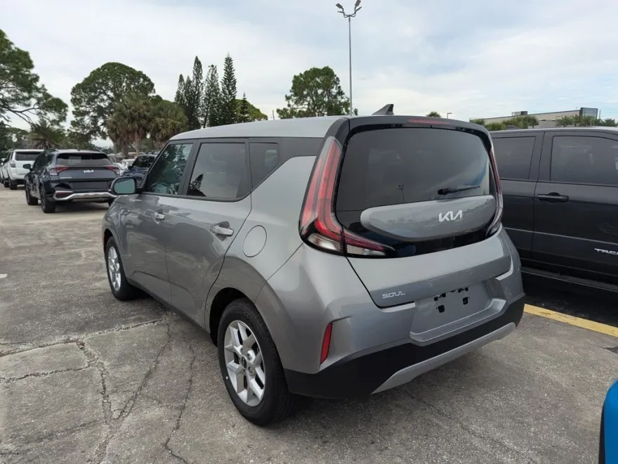 2025 Kia Soul LX S photo 1