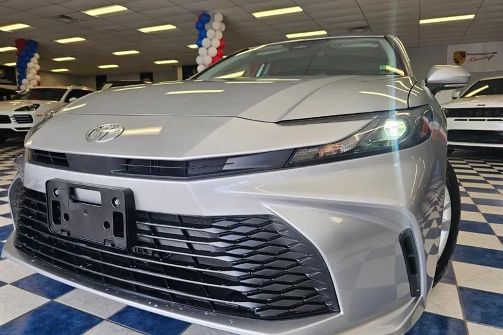 2025 Toyota Camry LE photo 1