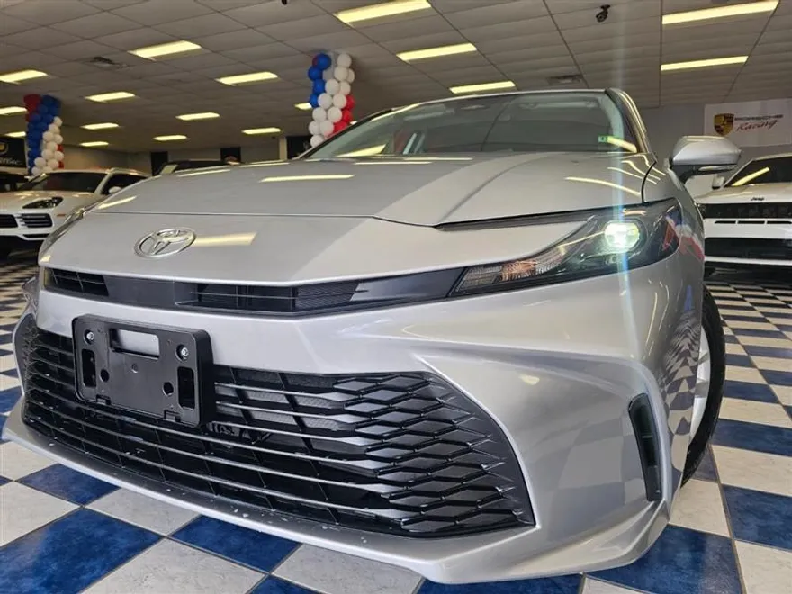 2025 Toyota Camry LE photo 1