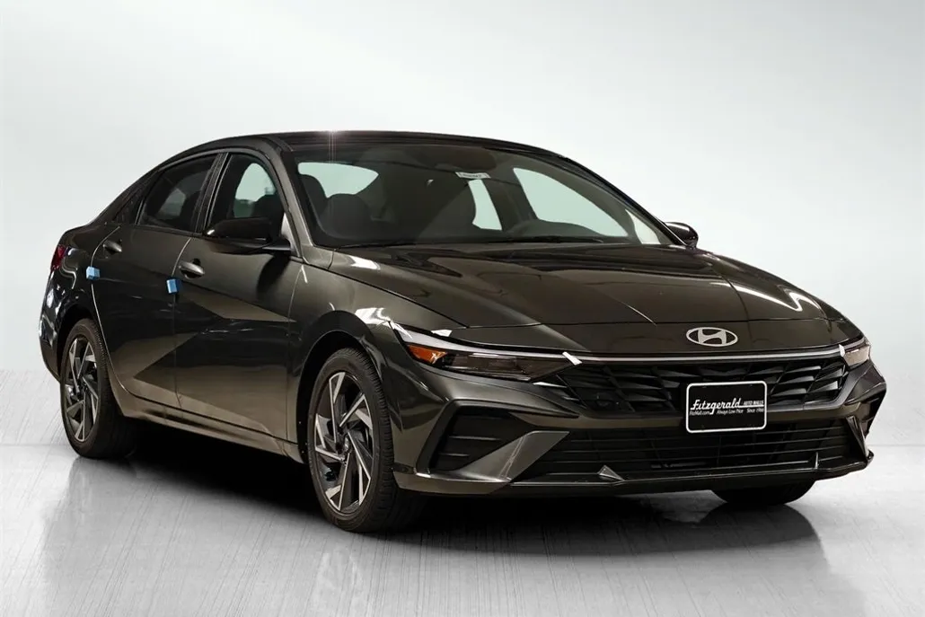 2025 Hyundai Elantra SEL Sport photo 1