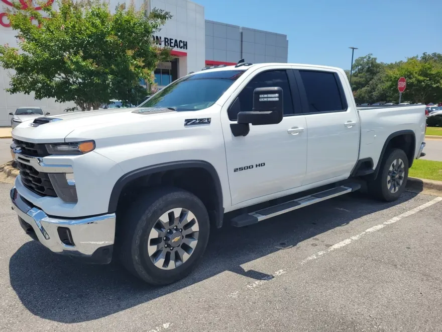 2024 Chevrolet Silverado 2500HD LT photo 1