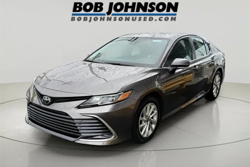2023 Toyota Camry LE photo 1