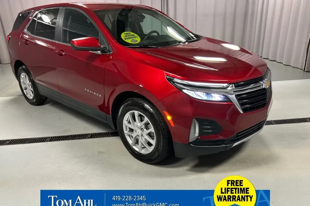 2024 Chevrolet Equinox LT photo 1