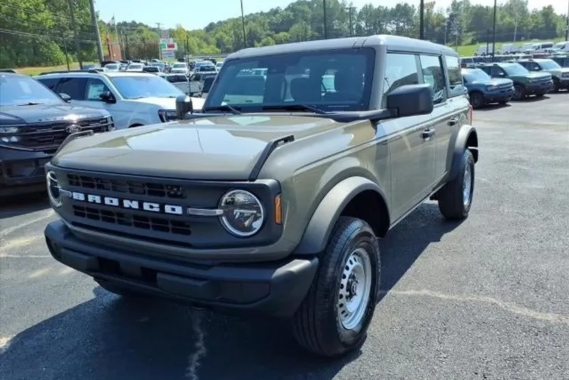 2025 Ford Bronco Base photo 1