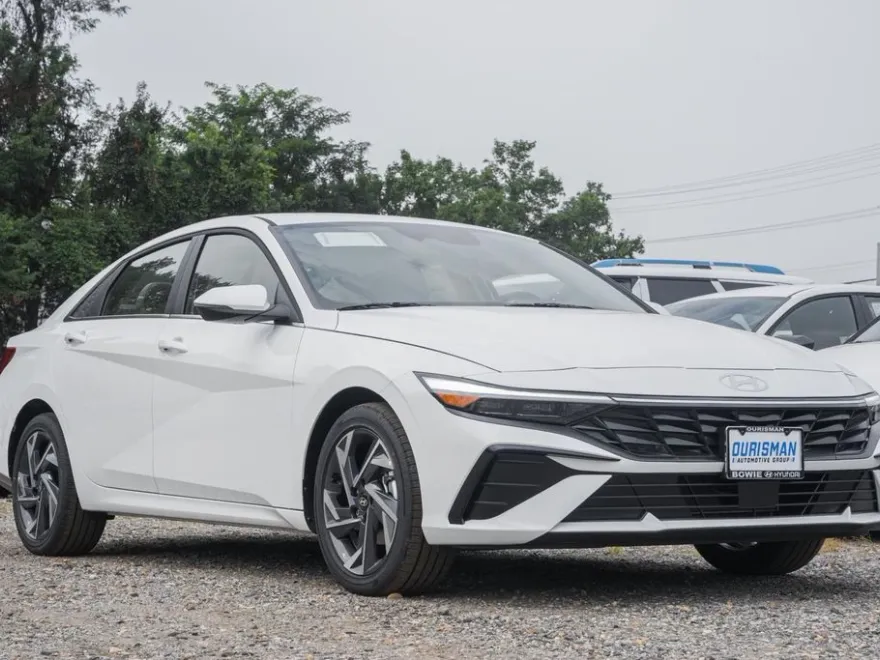 2025 Hyundai Elantra Limited photo 1