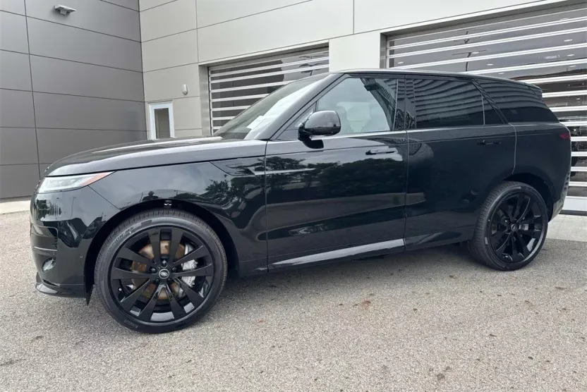 2025 Land Rover Range Rover Sport SE photo 1