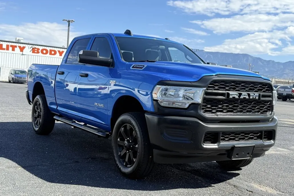 2025 Chevrolet Silverado 1500 LT photo 1