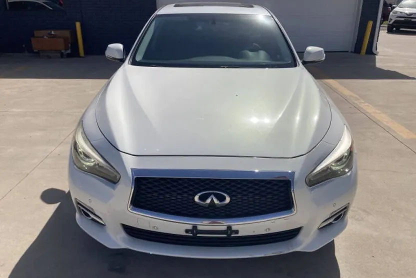 2015 Infiniti Q50 photo 1