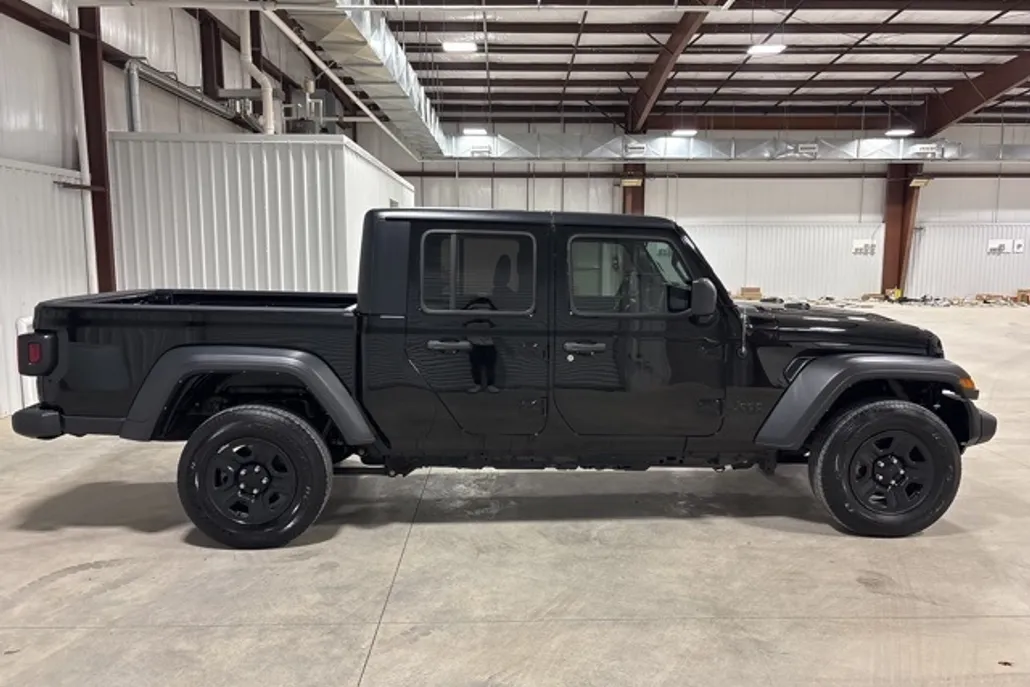 2022 Jeep Gladiator Sport photo 1