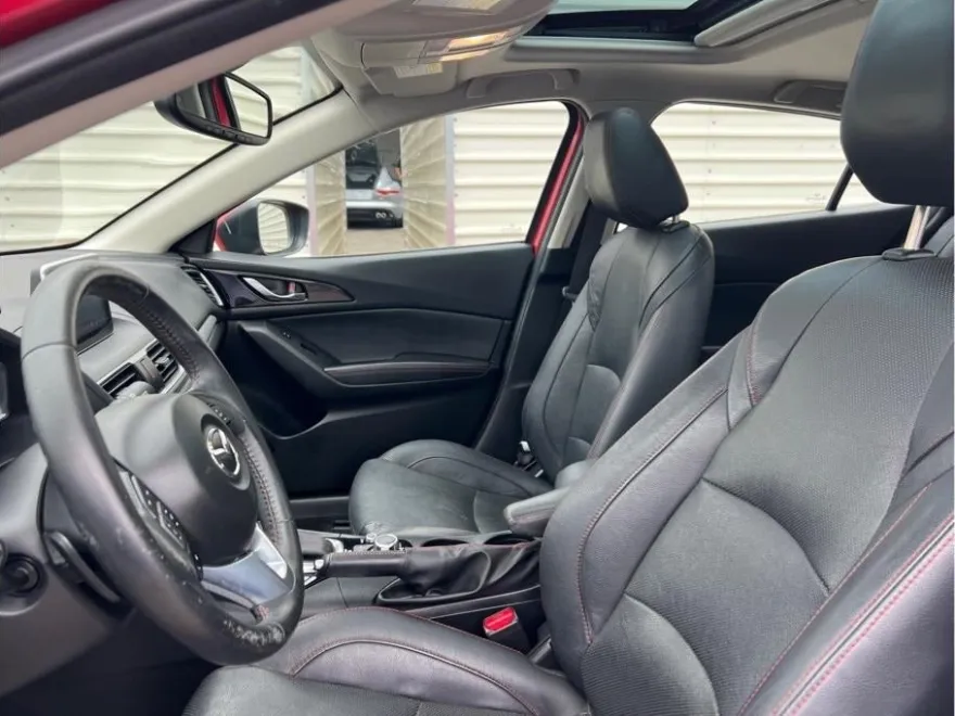 2015 Mazda Mazda3 s Grand Touring Hatchback photo 14