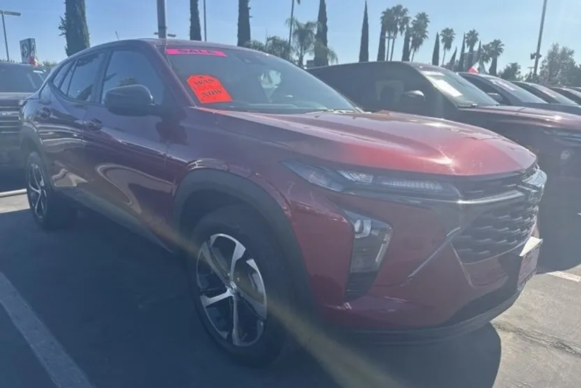 2024 Chevrolet Trax photo 1
